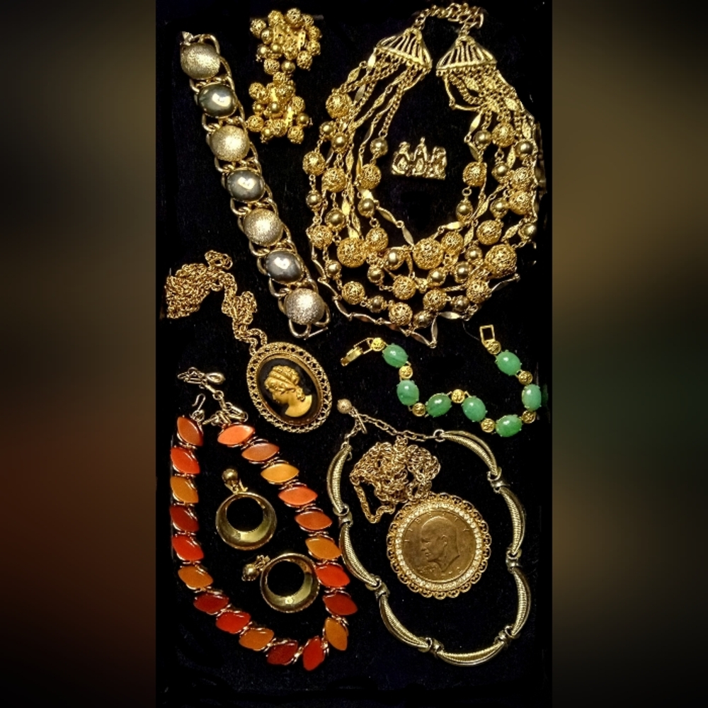 Vintage Jewelry Lot Bundle Gold Tone Cameo Coin Necklace Bracelet